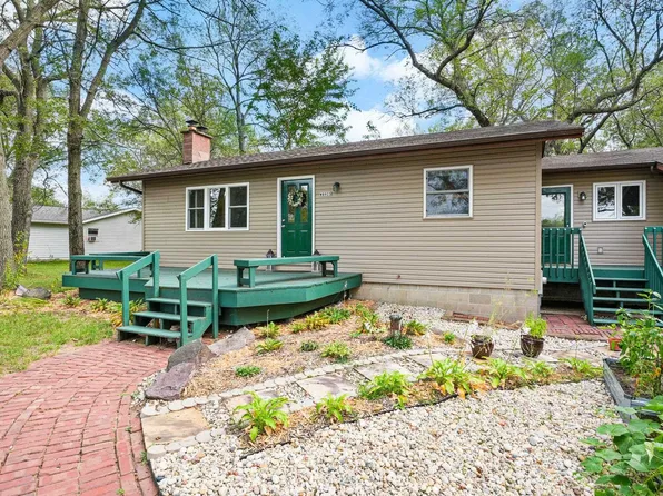 W8923 Hilltop Rd, Portage, WI 53901
