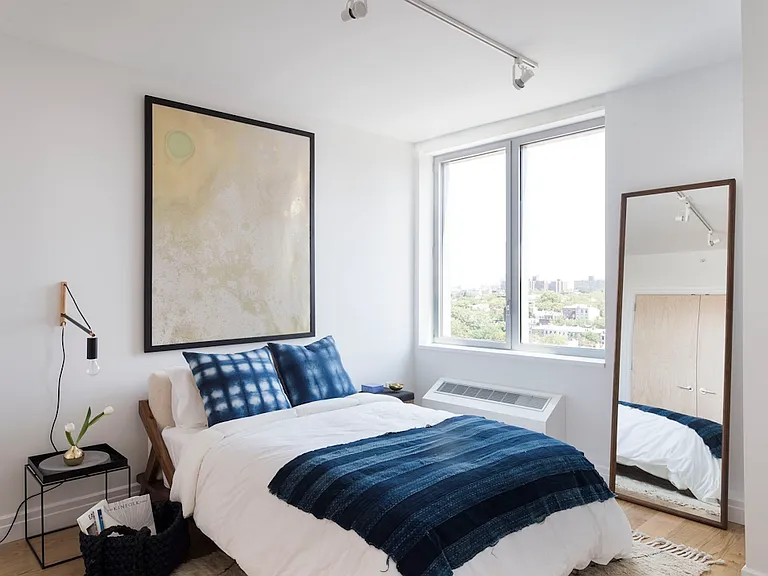 300 Ashland Pl #17B — Photo 4