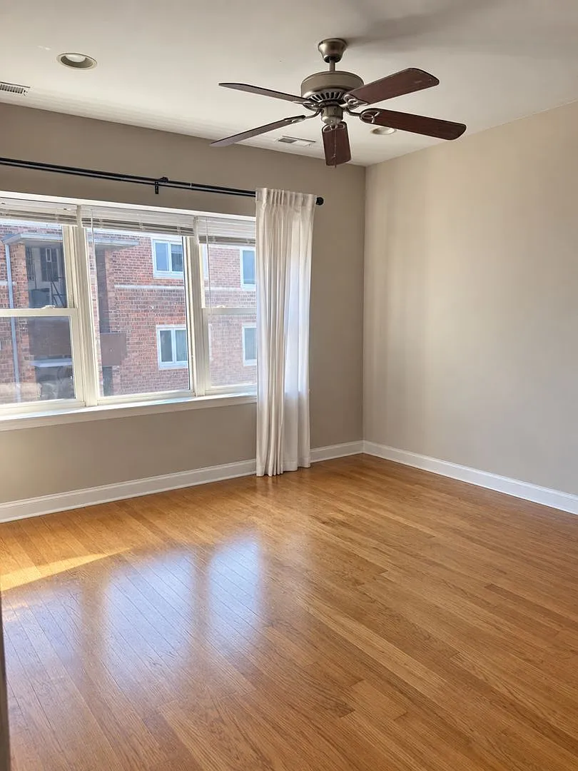3 Bedroom 2 Bath Spacious Condo — Photo 2