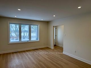 5th image of 130 Simcoe Rd