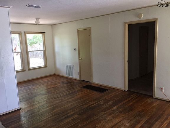 3rd image of 4210 McNiel Ave