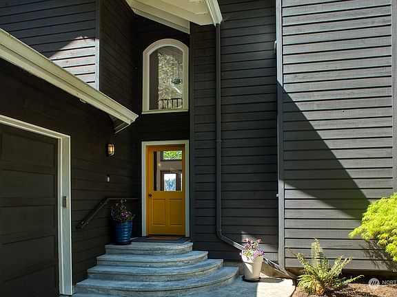 4th image of 6919 Crystal Springs Drive NE