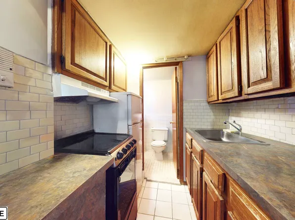 1654 Third Avenue image 2 of 8