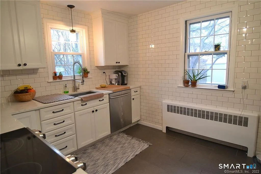 3 bed, 1.5 bath, 1548 sqft, $3,300 — Photo 2