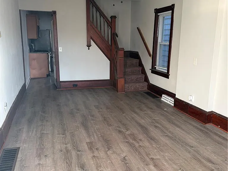 2406 Birch St — Photo 2