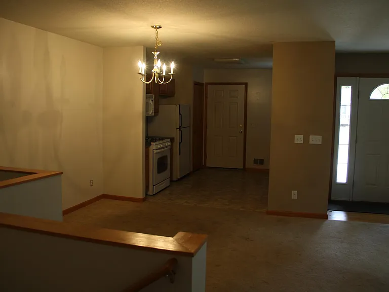 4805 Russell St — Photo 6