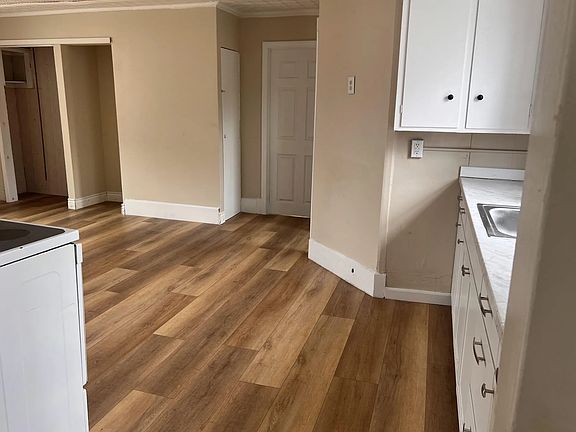 Kitchen (pantry area)