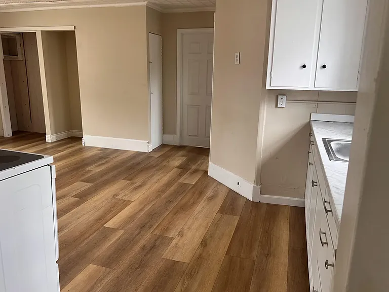 Kitchen (pantry area)