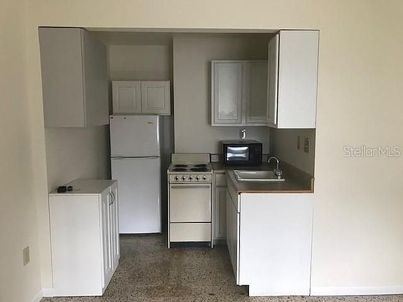 2nd image of 2117 Bay St APT 2