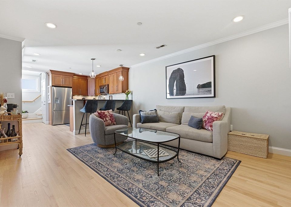 1st image of 362 Bunker Hill St #3