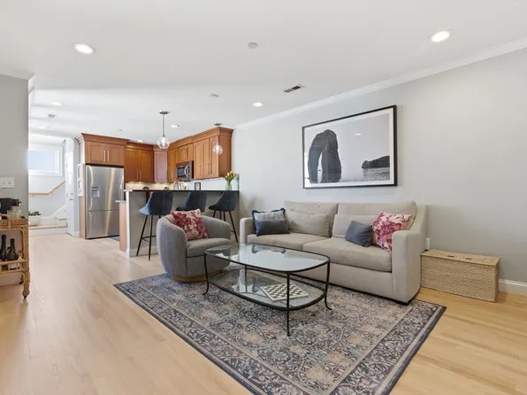 362 Bunker Hill St #3, Charlestown, MA 02129