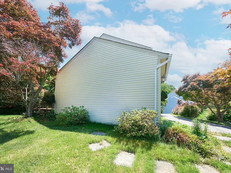 8508 Silverdale Rd — Photo 55