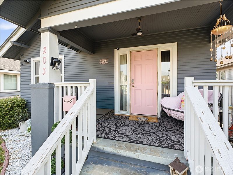 4th image of 203 N Emerson Avenue