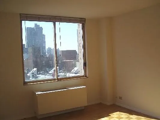 Rented by Sumitomo Real Estate Sales | media 10