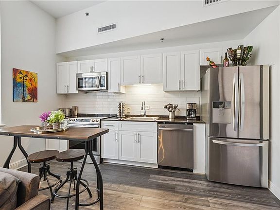 4th image of 334 Carondelet St APT 211