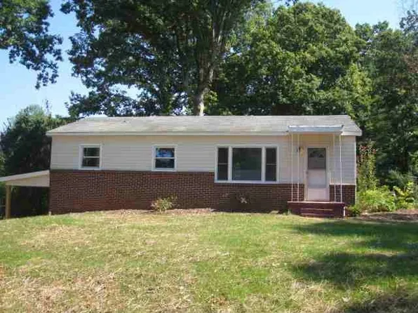 1135 24th St SW, Hickory, NC 28602