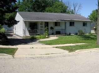 114 Oxford Ln, Glendale Heights, IL 60139
