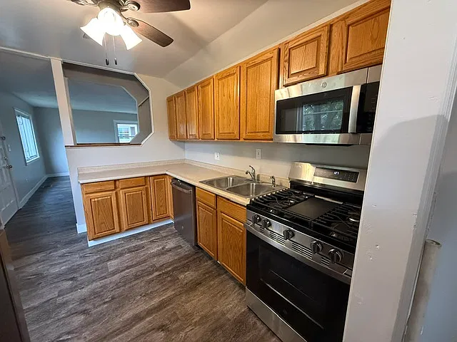 4 bed, 1200 sqft, $1,750 — Photo 3