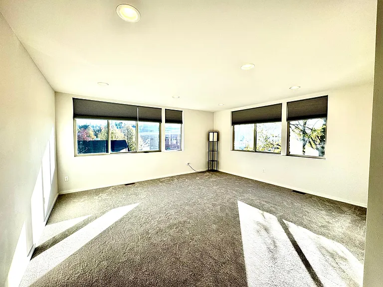 1541 Valentine Pl S — Photo 10