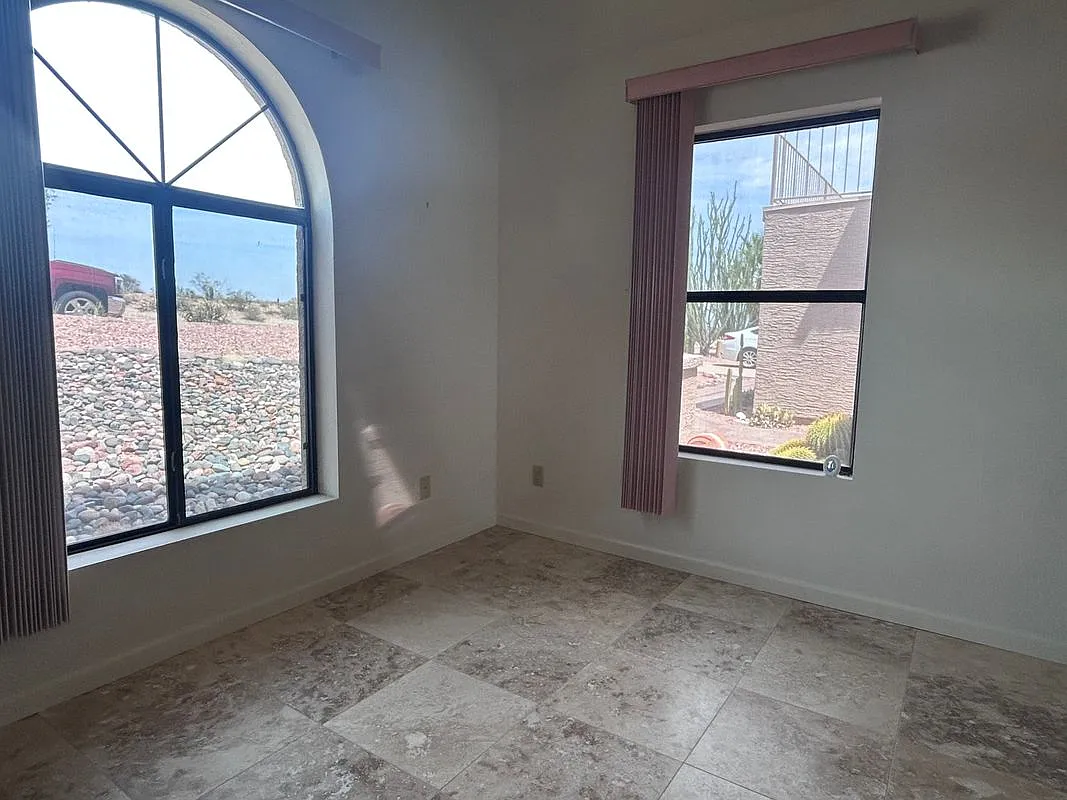 4 bed, 4.0 bath, 2934 sqft, $1,000 — Photo 3