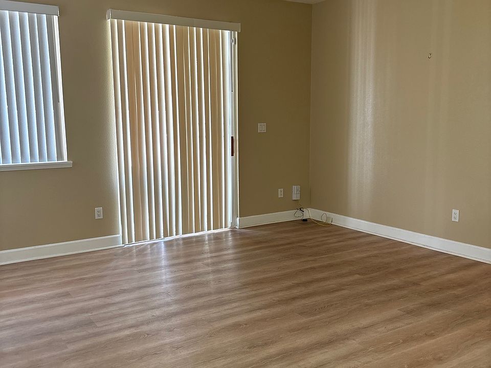 1st image of 92-1494 Aliinui Dr #401