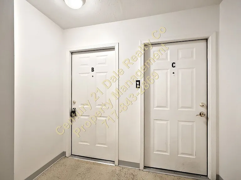 360 W Market St #B — Photo 3