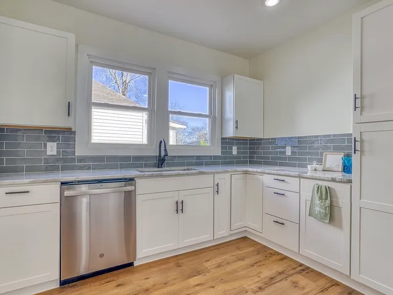 738 E Tombigbee St — Photo 6