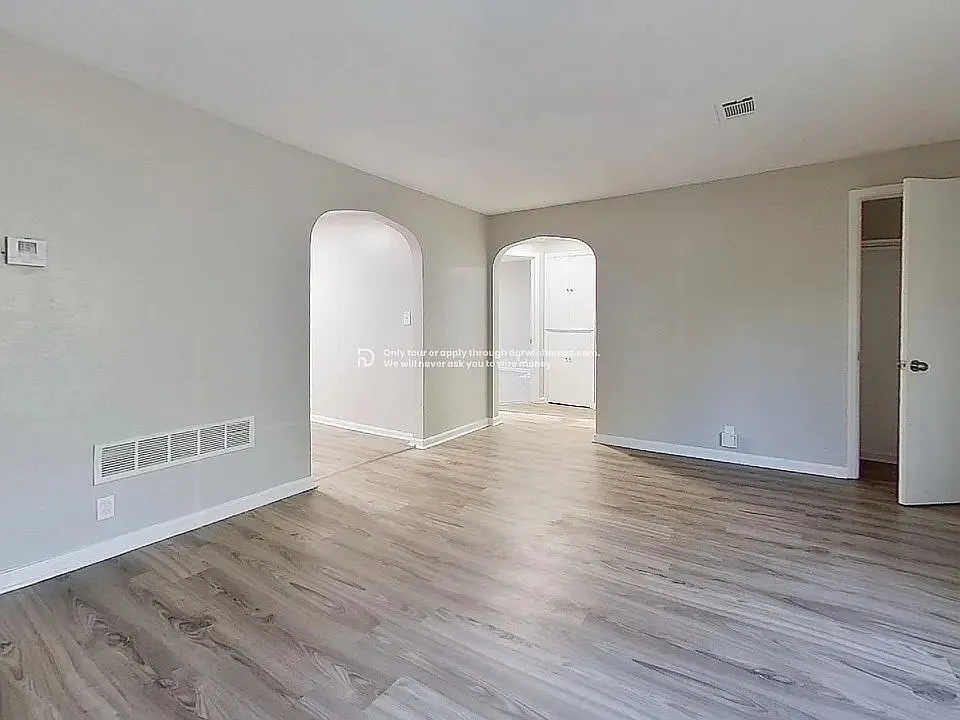 3 bed, 1.0 bath, 1116 sqft, $1,370 — Photo 3