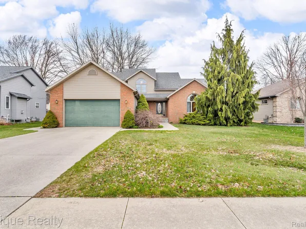 3794 Cedar Ridge Dr, Fort Gratiot, MI 48059