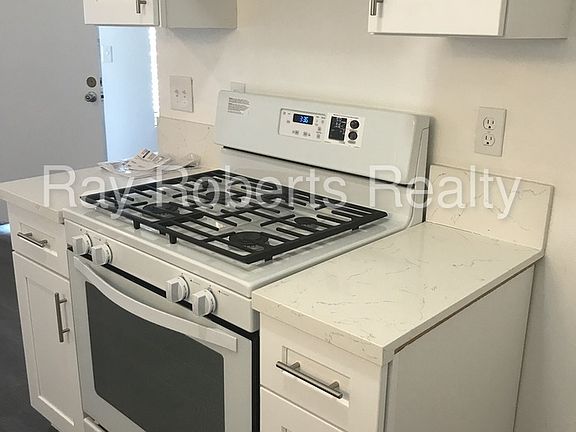 3rd image of 15735 Blaine Ave APT 1