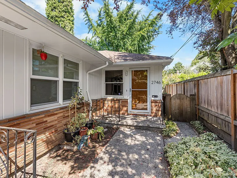 2746 SE 31st Ave — Photo 2
