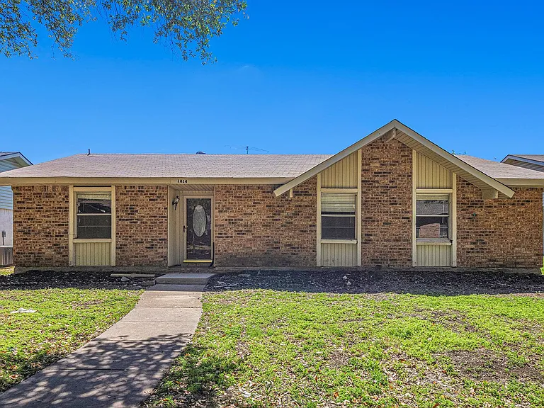 1814 Addington Dr — Photo 2