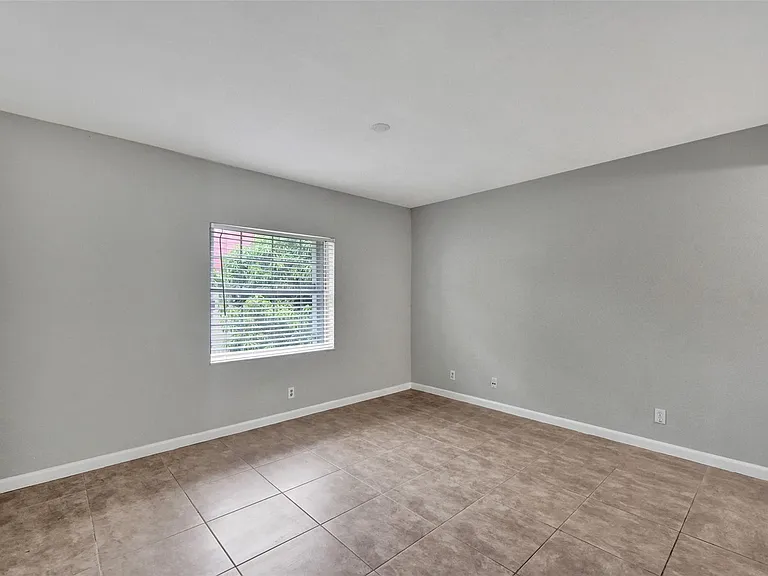 555 SE 8th St #252 — Photo 5