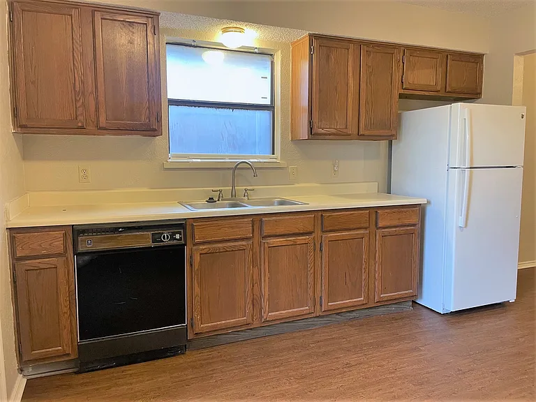 8518 Holly St — Photo 5