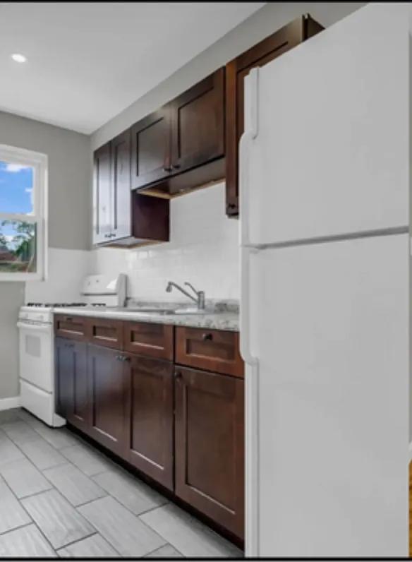 2501 Hurlbut St — Photo 1