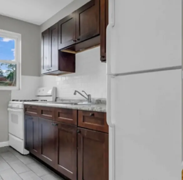 2501 Hurlbut St #1 — Photo 1