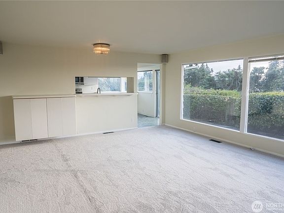 5th image of 909 95th Ave NE