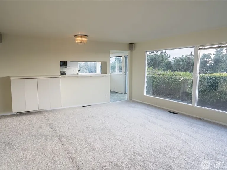 909 95th Ave NE — Photo 5