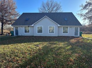 301-303 N 9th St, Louisburg, KS 66053
