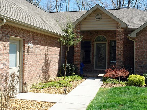 5th image of 32 Pineridge Ct