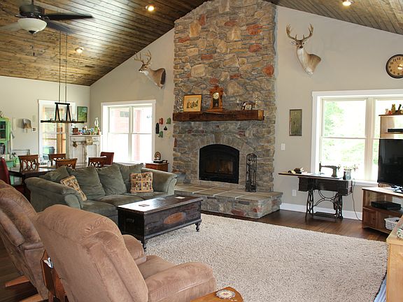 open concept w/ grand fp