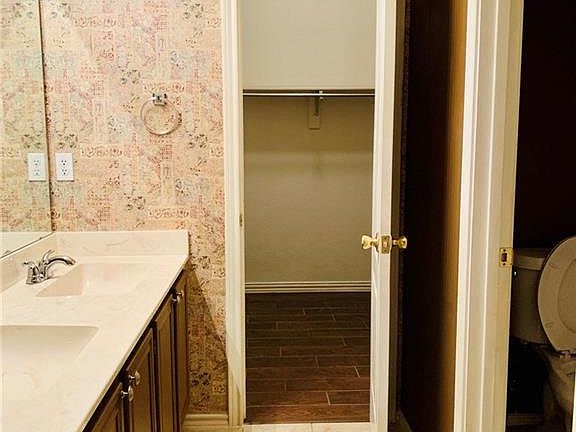 5th image of 827 Ash Grove Ln