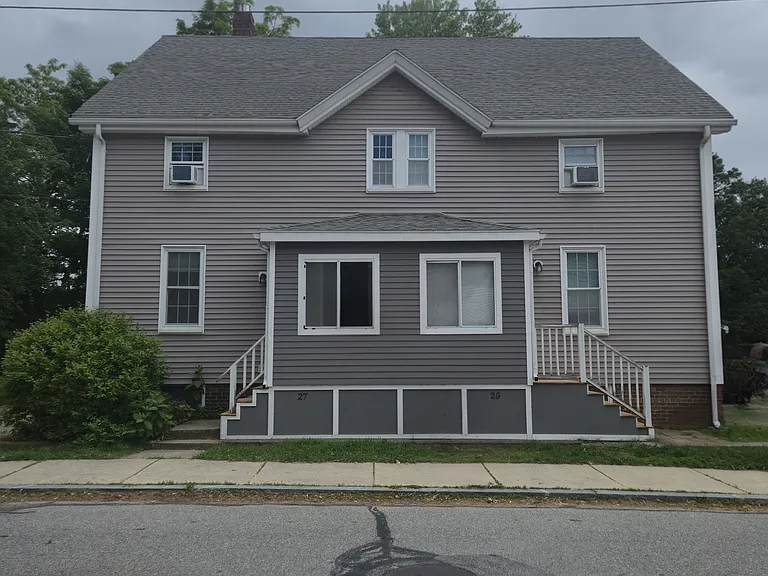 LARGE DUPLEX APARTMENT, STEPS AWAY FROM LEGENDARY LOCAL INSTITUTION "RIVERVIEW PIZZA"