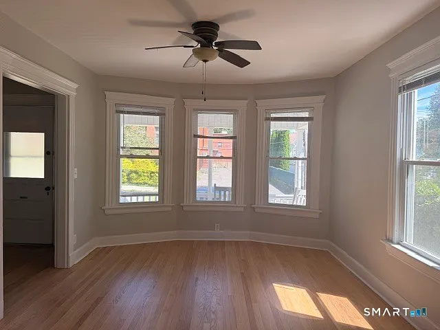 3 bed, 1.5 bath, 2400 sqft, $2,800 — Photo 3