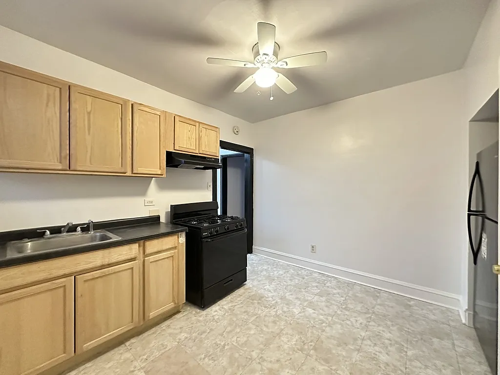 Building Photo - 415 E 80th St #2
