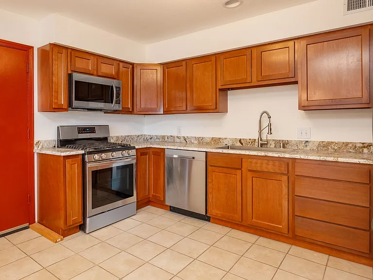 2911 Avenida Alamosa — Photo 6