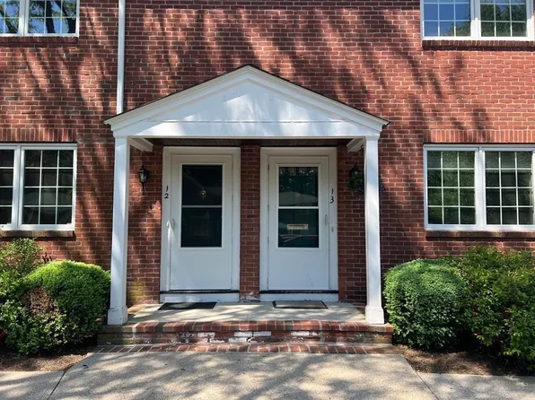 63 Linden St Unit 12, Wellesley, MA 02482