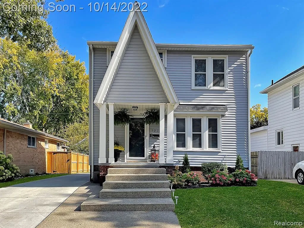 1024 N Alexander Ave photo 1