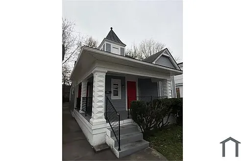 2104 W Burnett Ave Photo 1