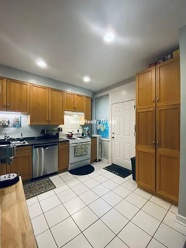 6978 N Greenview Ave #1 — Photo 6